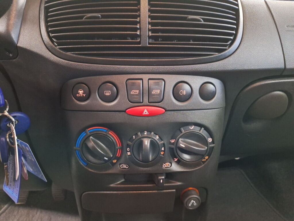 Fiat Punto 2005 Punainen