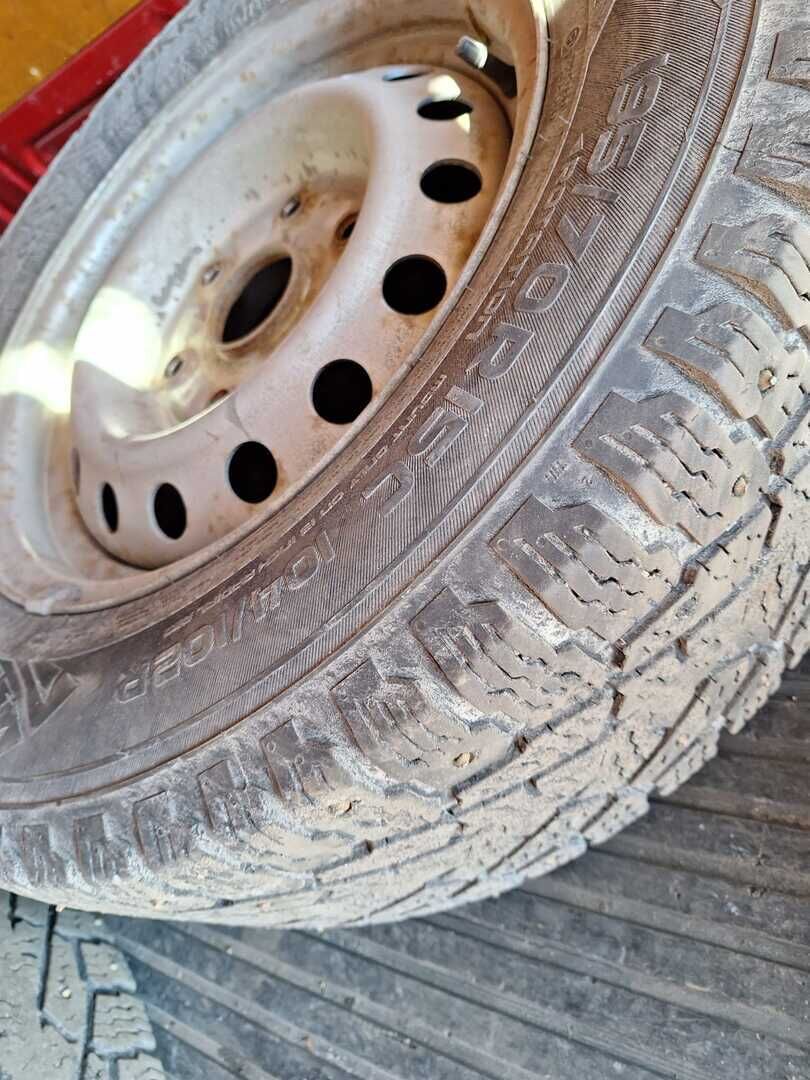 Toyota Hiace 2006 Punainen