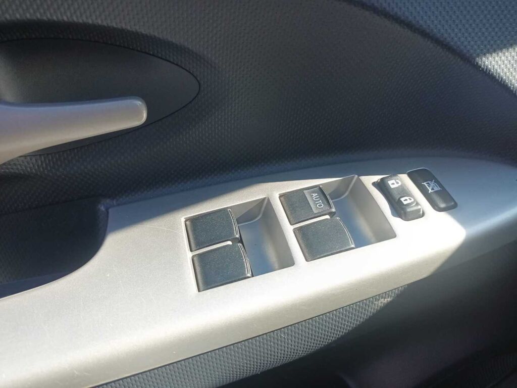 Toyota Urban Cruiser 2010 Musta