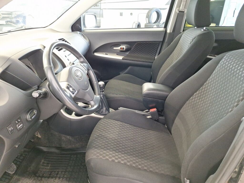 Toyota Urban Cruiser 2010 Musta