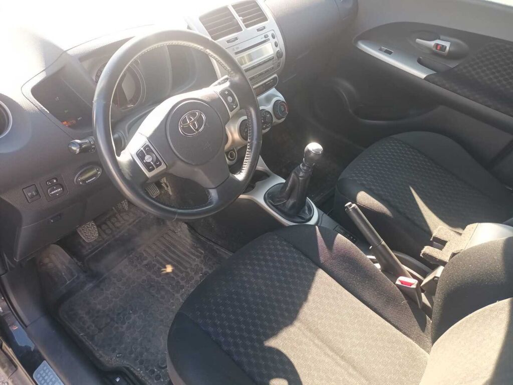 Toyota Urban Cruiser 2010 Musta