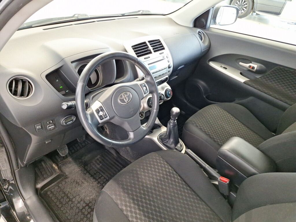 Toyota Urban Cruiser 2010 Musta