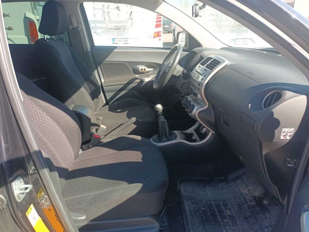 Toyota Urban Cruiser 2010 Musta