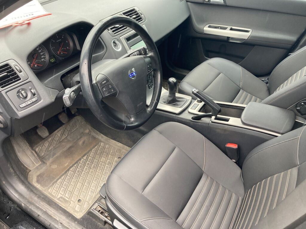 Volvo V50 2010 Musta