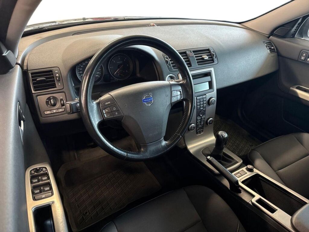 Volvo V50 2010 Musta