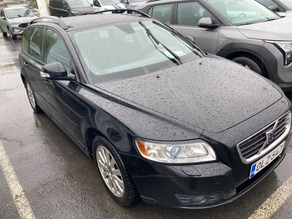 Volvo V50 2010 Musta