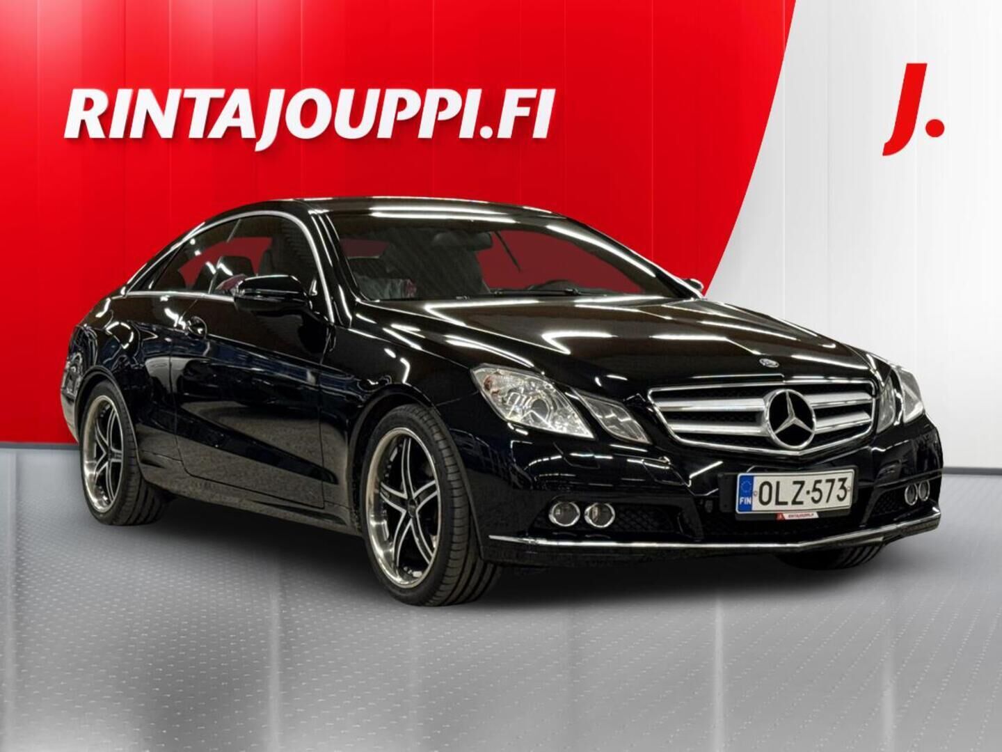 Musta Mercedes-Benz E
