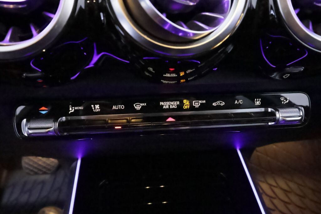 Mercedes-Benz EQB 2022 Musta