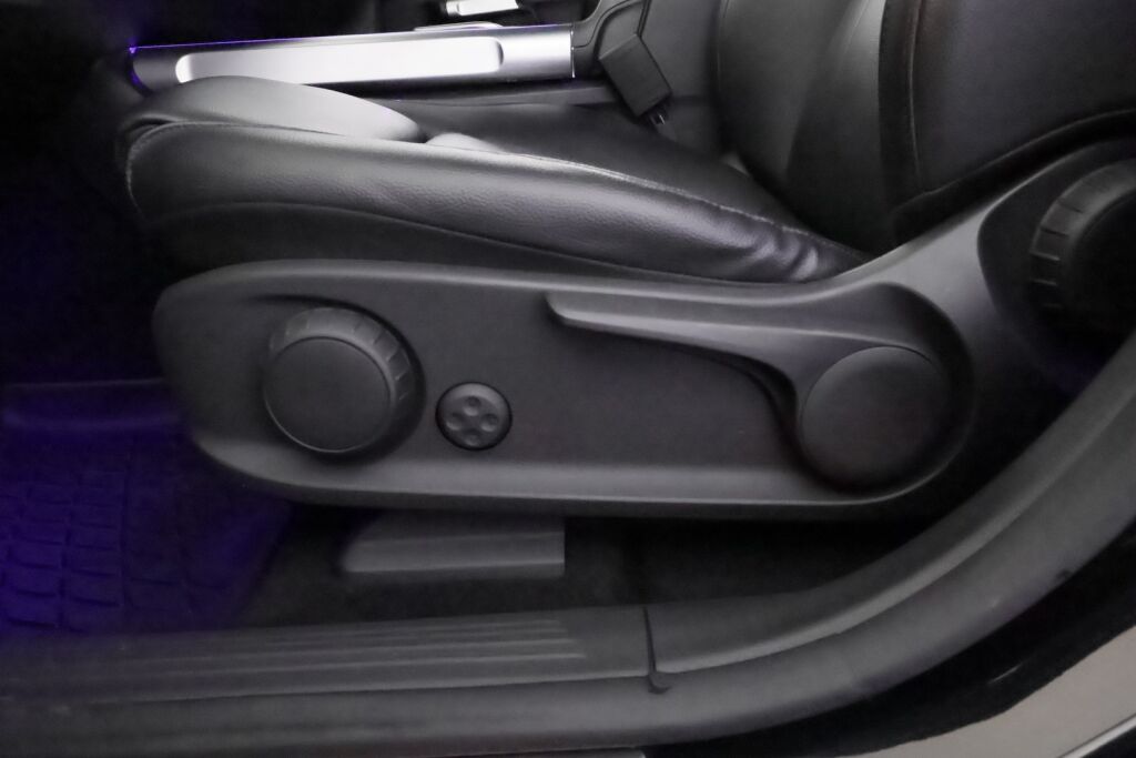 Mercedes-Benz EQB 2022 Musta