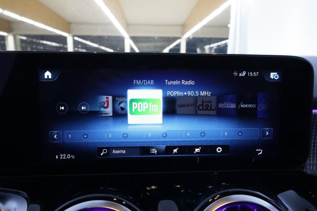 Mercedes-Benz EQB 2022 Musta