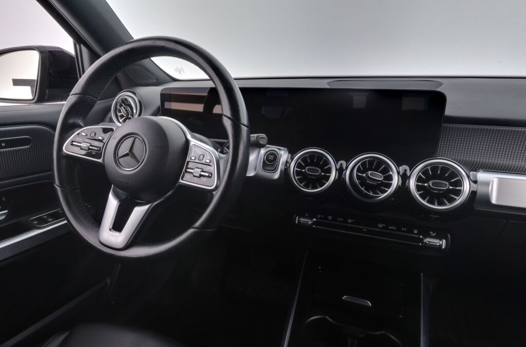 Mercedes-Benz EQB 2022 Musta