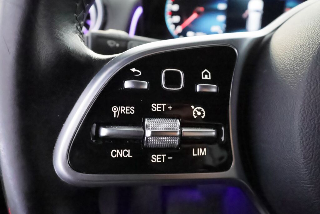 Mercedes-Benz EQB 2022 Musta