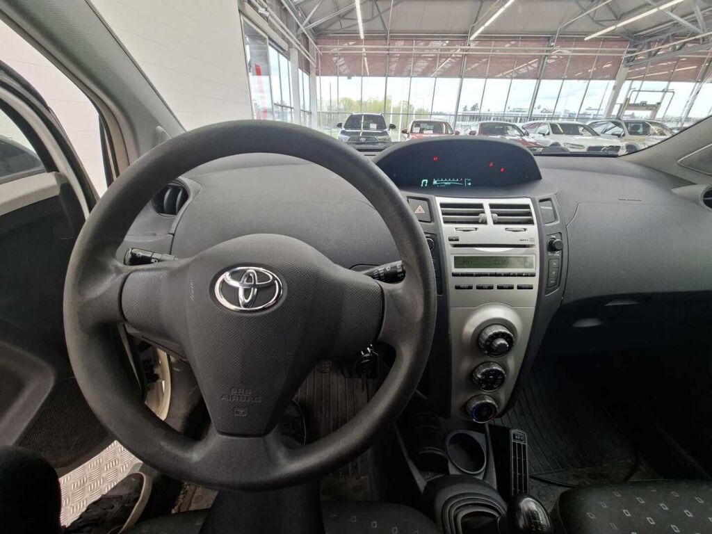 Toyota Yaris 2007 Valkoinen
