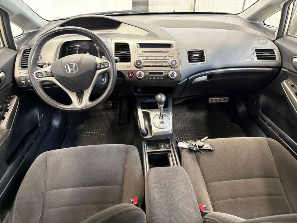 Honda Civic 2007 Ruskea (beige)