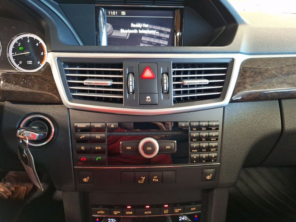 Mercedes-Benz E 2010 Ruskea (beige)