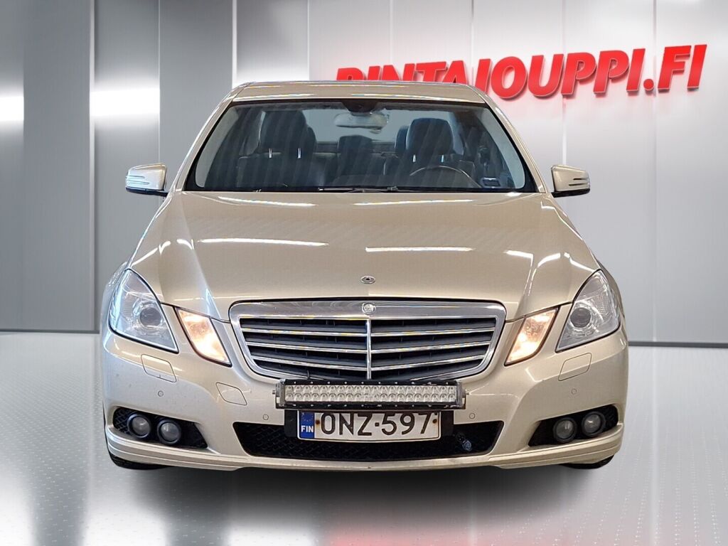 Mercedes-Benz E 2010 Ruskea (beige)