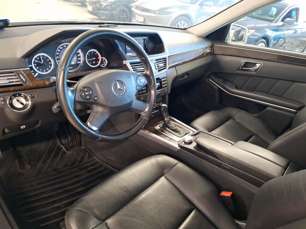 Mercedes-Benz E 2010 Ruskea (beige)