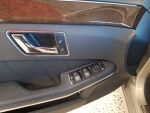 Mercedes-Benz E 2010 Ruskea (beige)