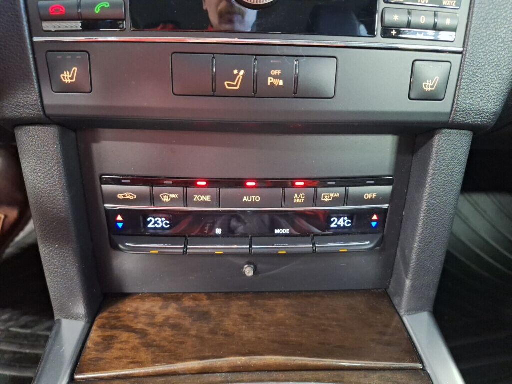 Mercedes-Benz E 2010 Ruskea (beige)