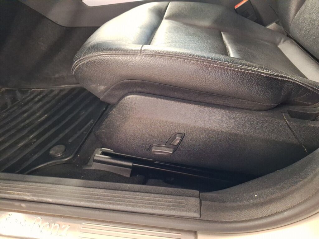 Mercedes-Benz E 2010 Ruskea (beige)