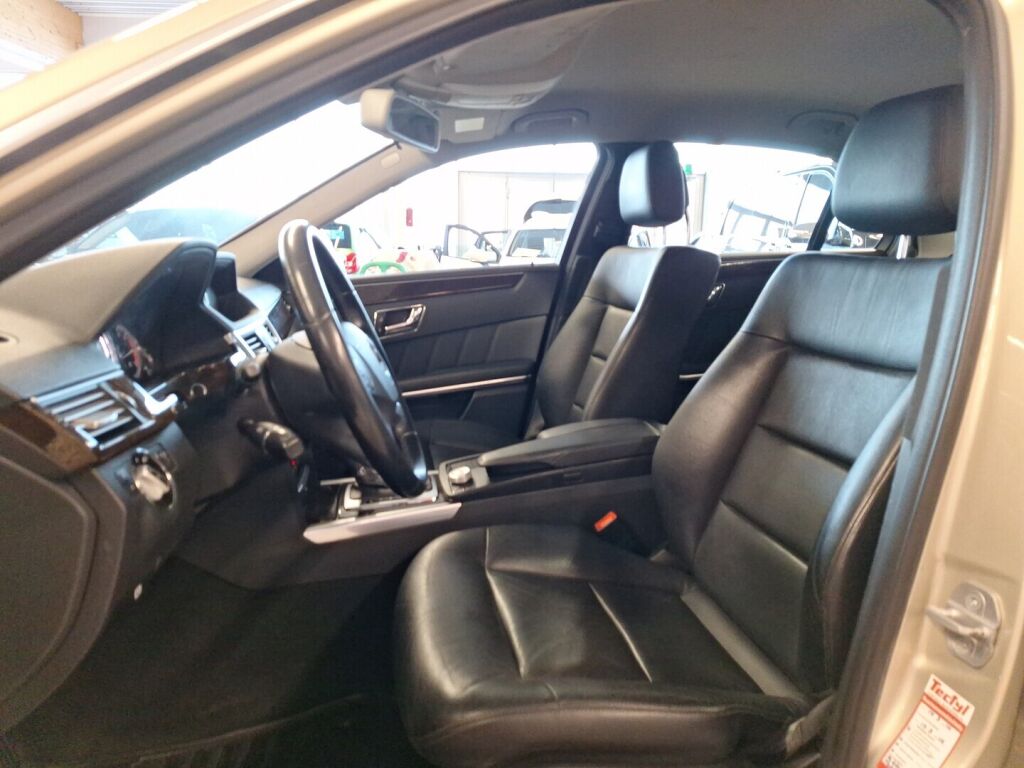 Mercedes-Benz E 2010 Ruskea (beige)