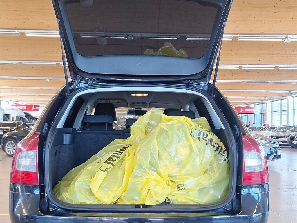 Skoda Octavia 2010 Musta