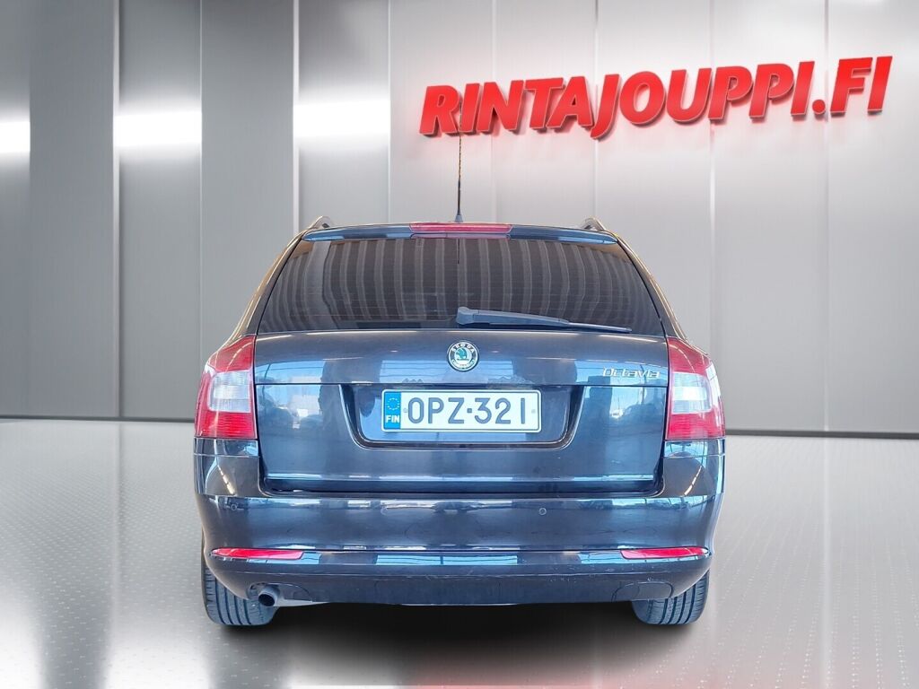 Skoda Octavia 2010 Musta