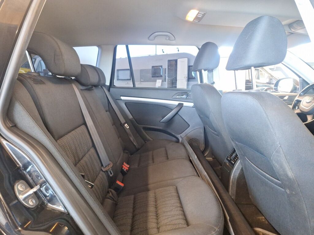 Skoda Octavia 2010 Musta