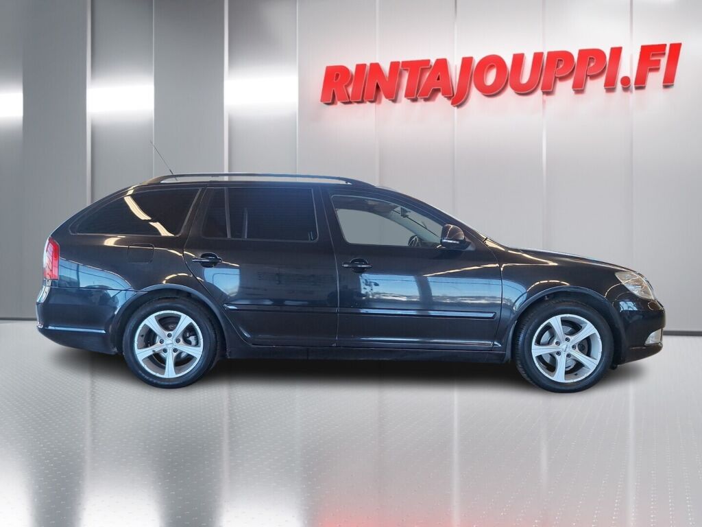 Skoda Octavia 2010 Musta