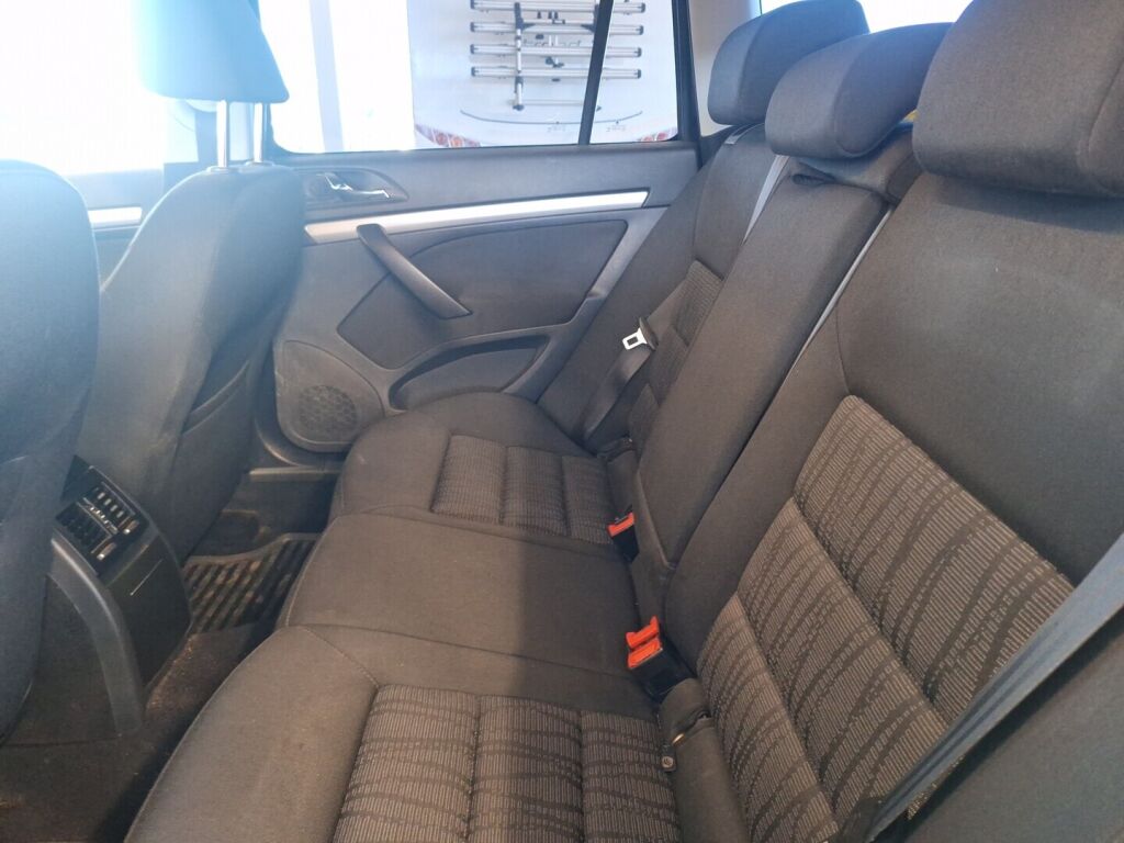 Skoda Octavia 2010 Musta