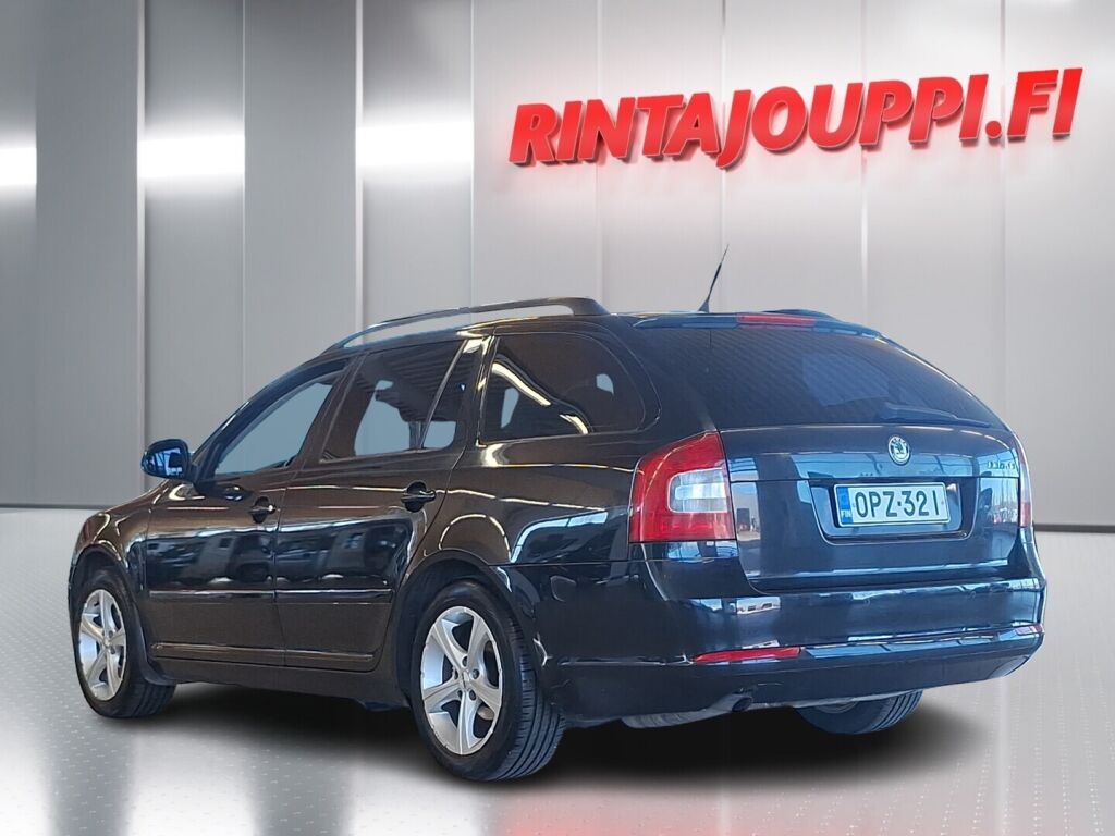 Skoda Octavia 2010 Musta