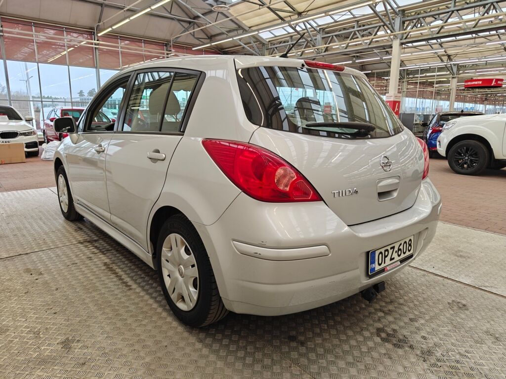 Nissan Tiida 2010 Hopea