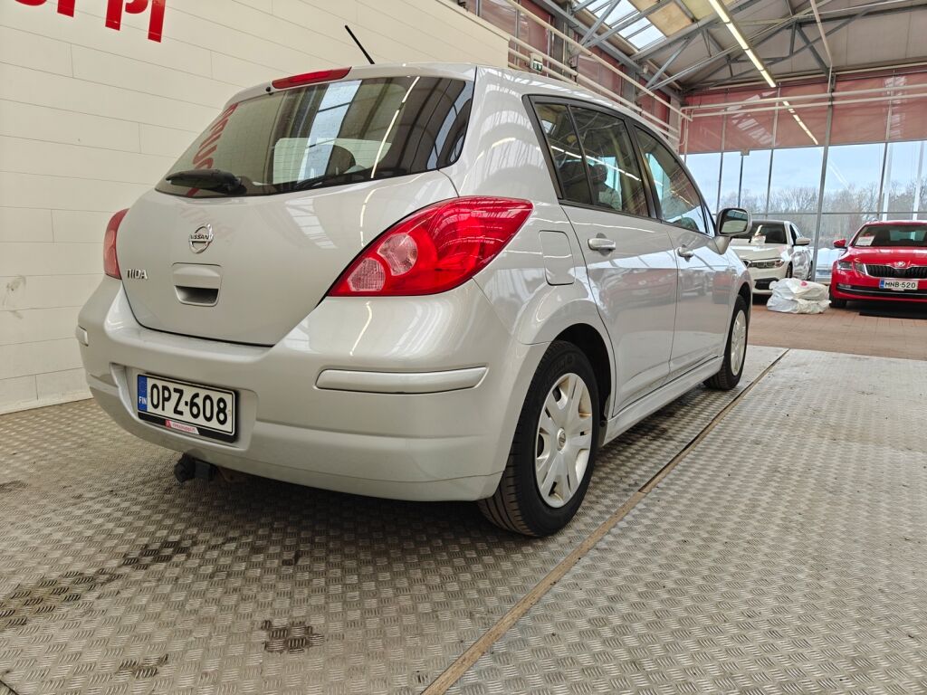 Nissan Tiida 2010 Hopea