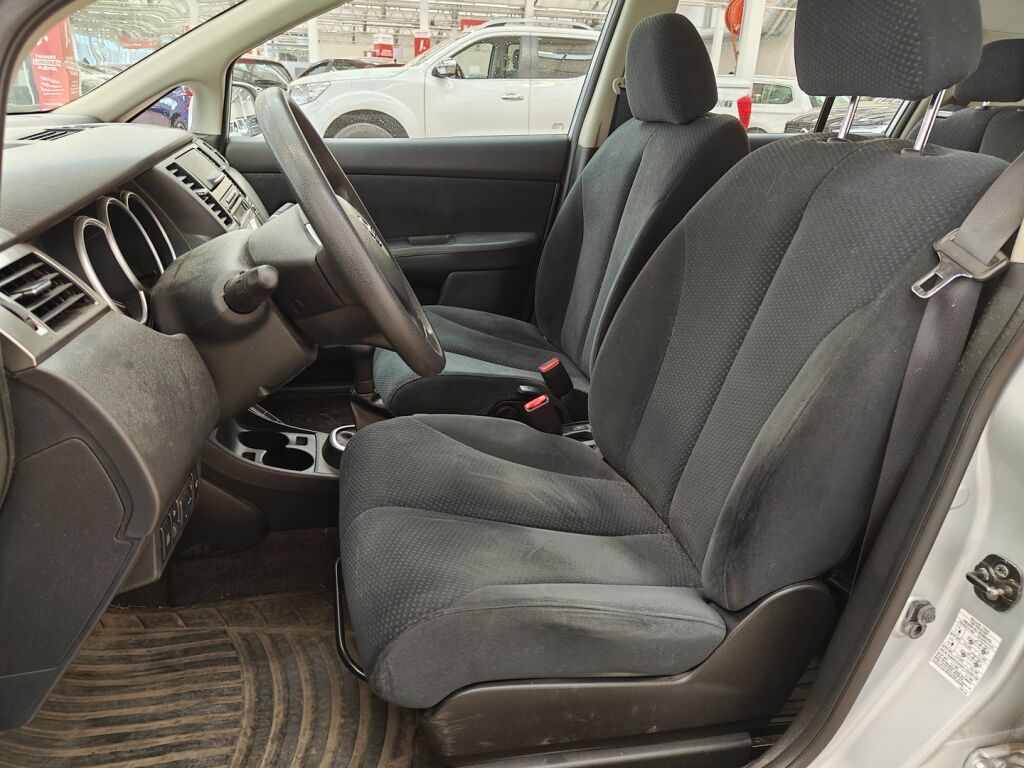 Nissan Tiida 2010 Hopea