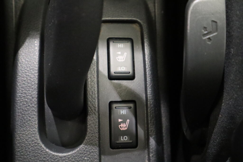 Nissan Tiida 2010 Hopea