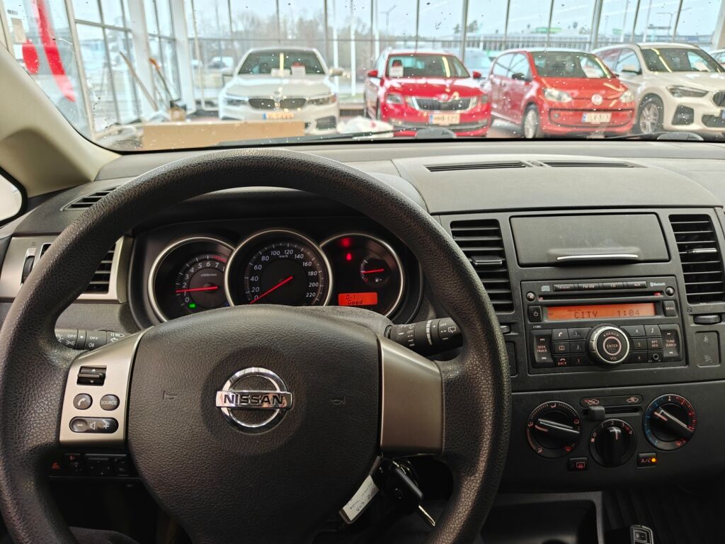 Nissan Tiida 2010 Hopea