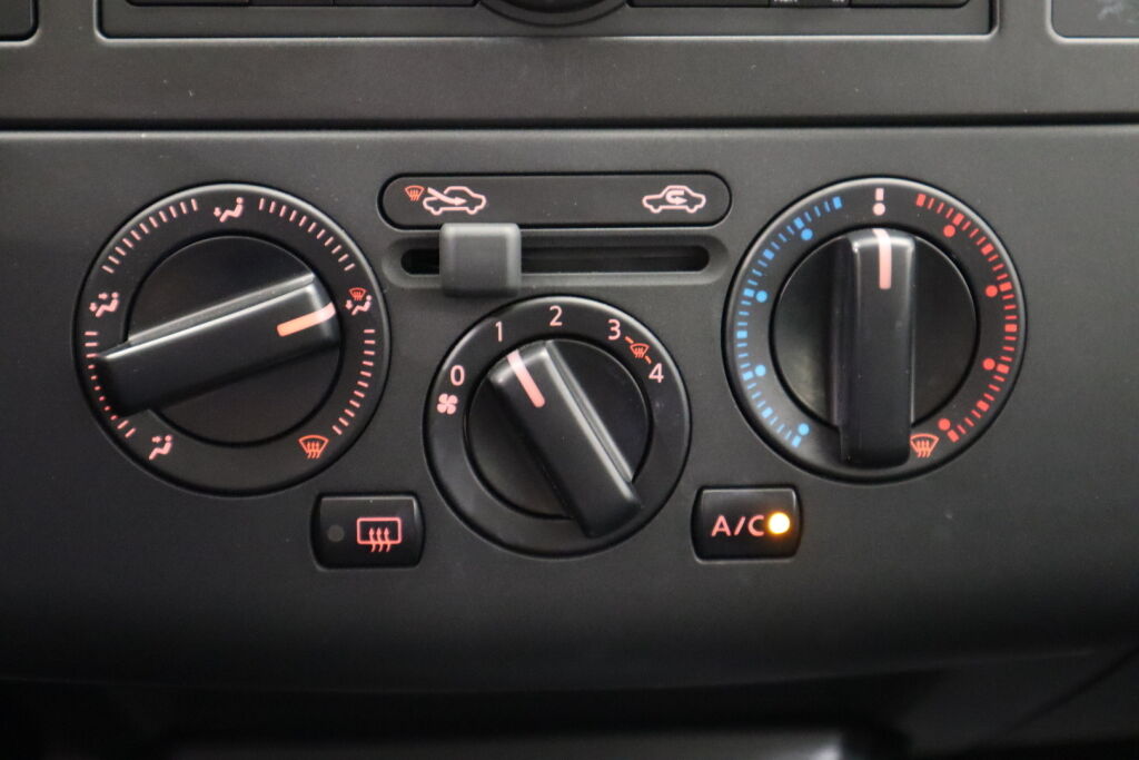 Nissan Tiida 2010 Hopea