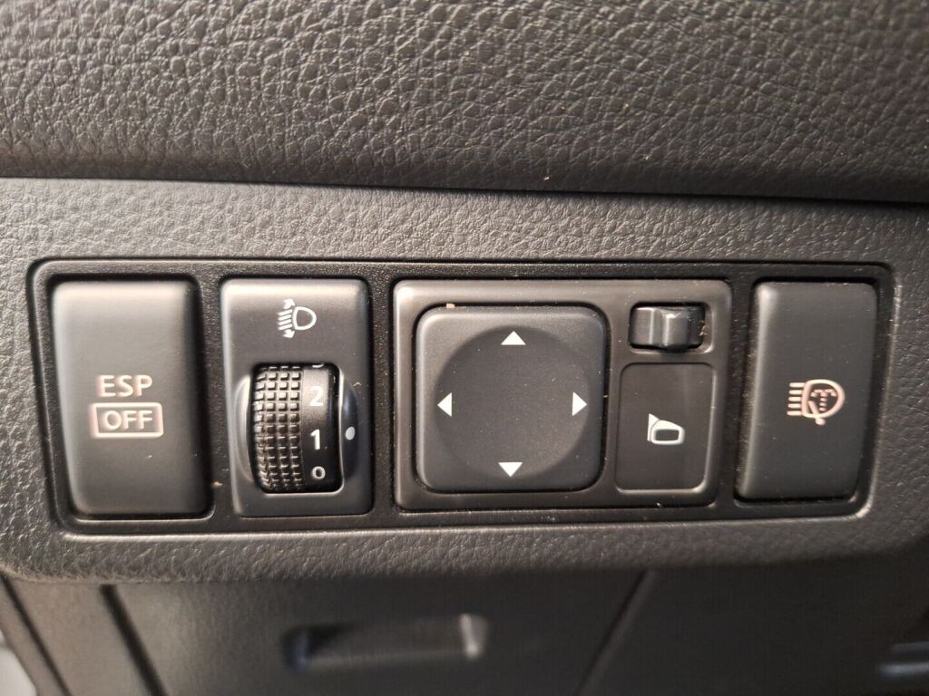 Nissan Tiida 2010 Harmaa