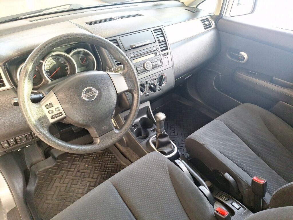 Nissan Tiida 2010 Harmaa