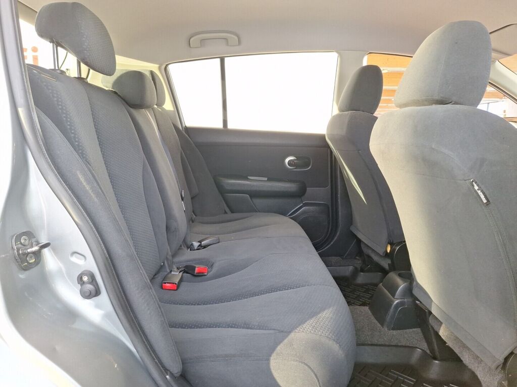 Nissan Tiida 2010 Harmaa