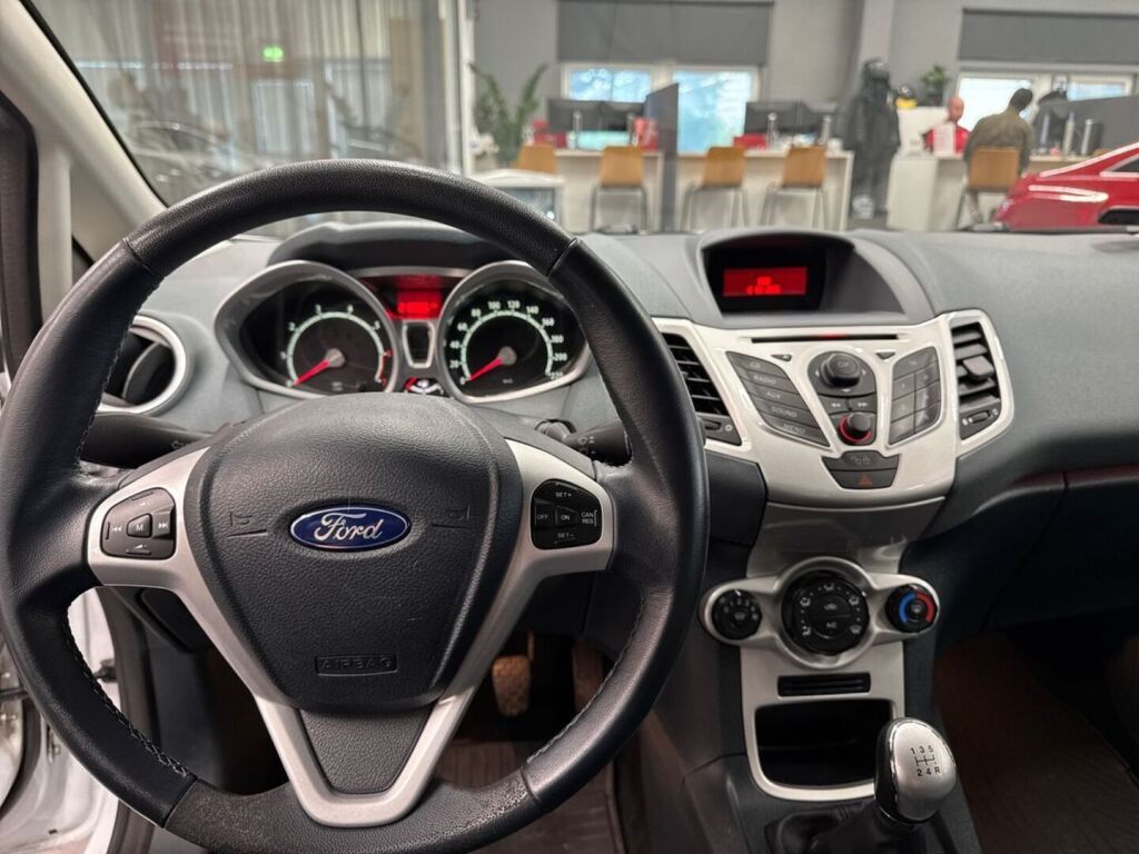 Ford Fiesta 2010 Valkoinen