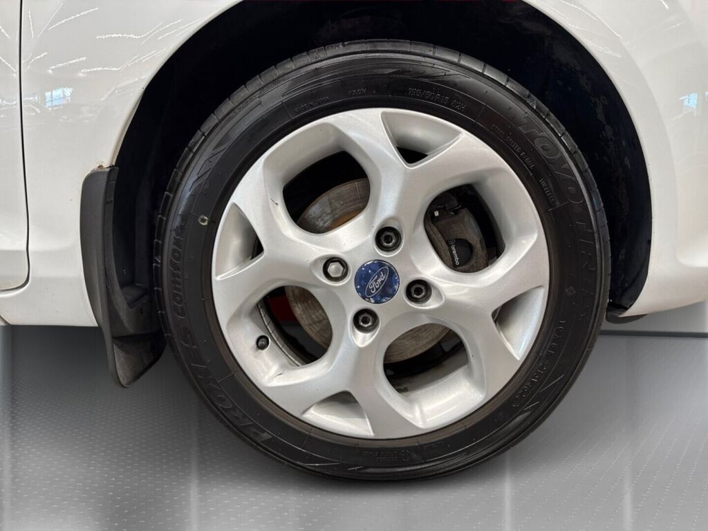 Ford Fiesta 2010 Valkoinen