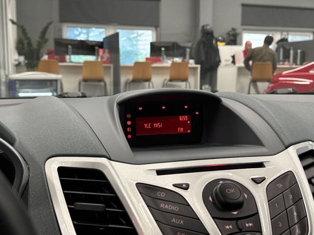 Ford Fiesta 2010 Valkoinen
