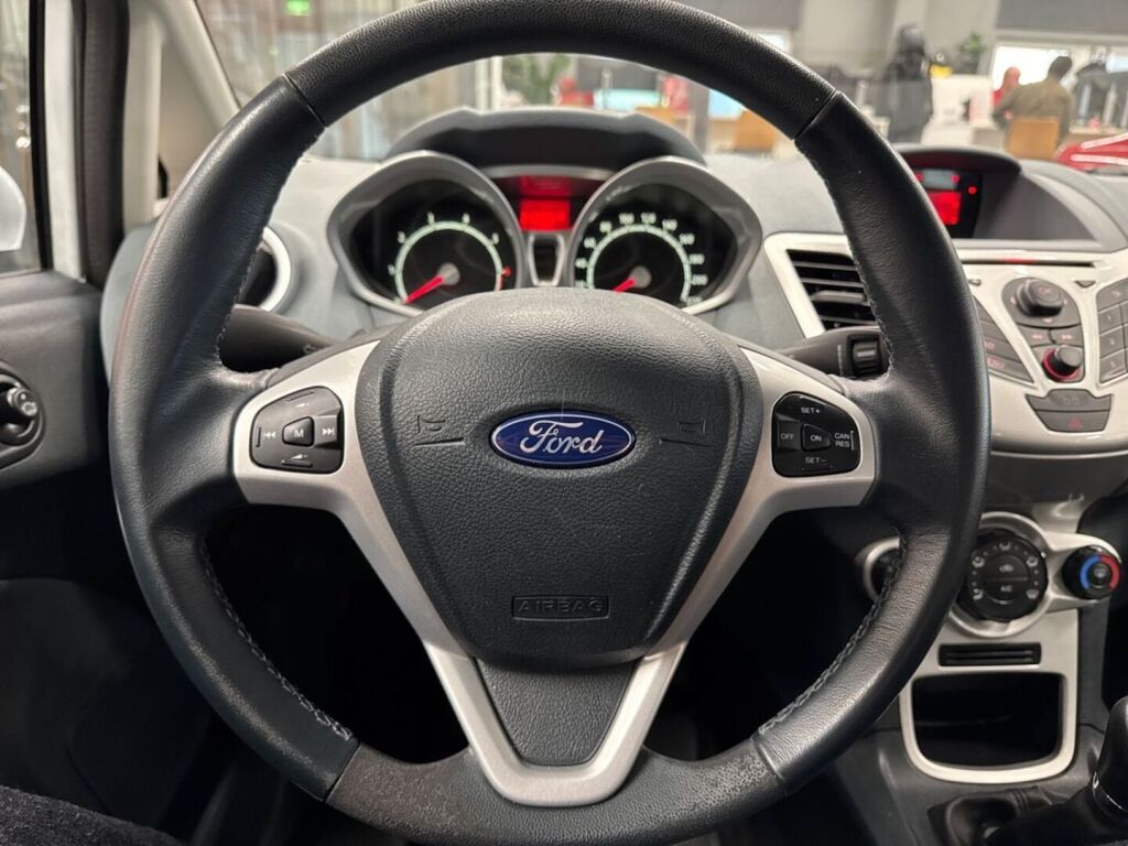 Ford Fiesta 2010 Valkoinen