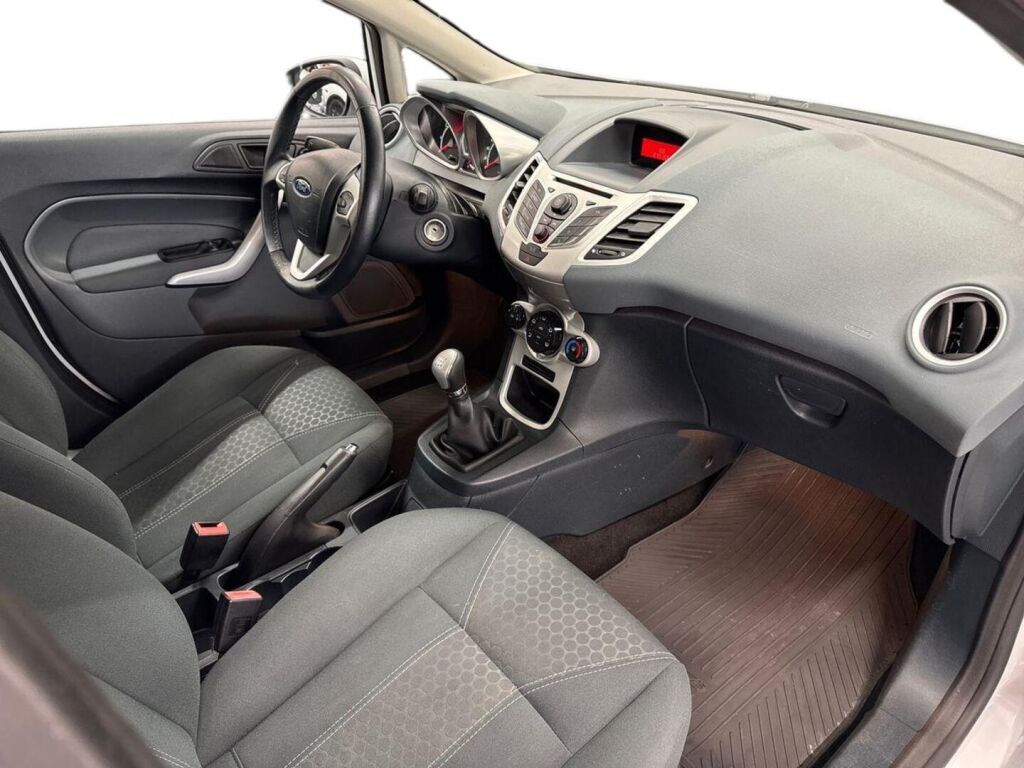 Ford Fiesta 2010 Valkoinen