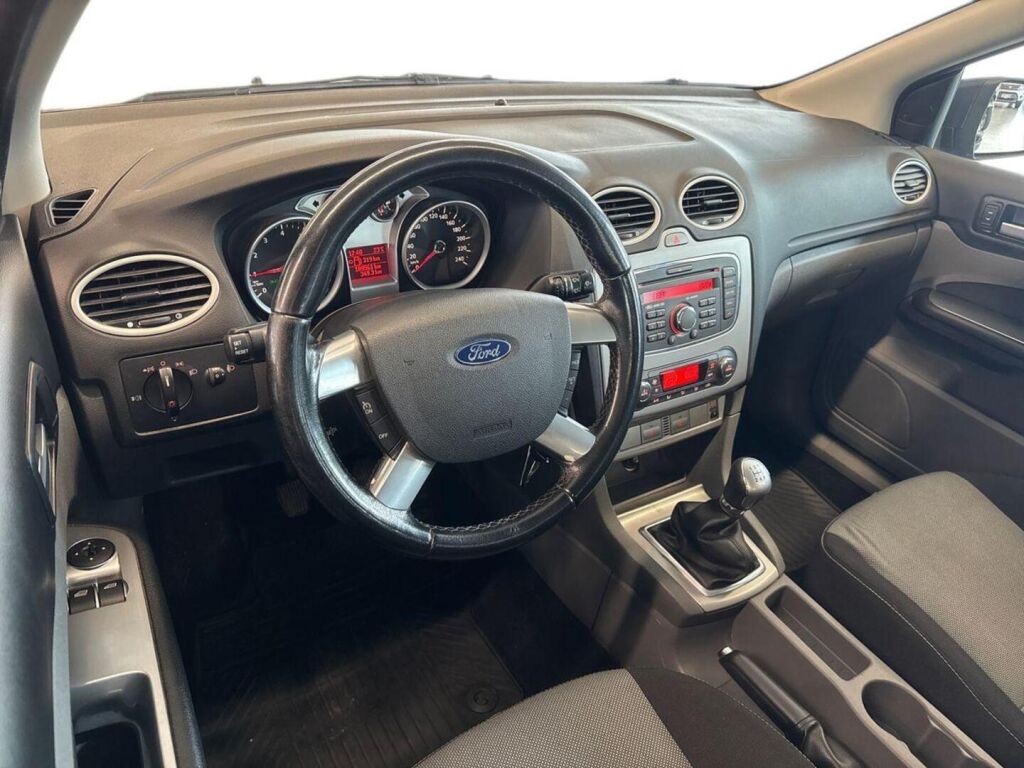 Ford Focus 2010 Harmaa