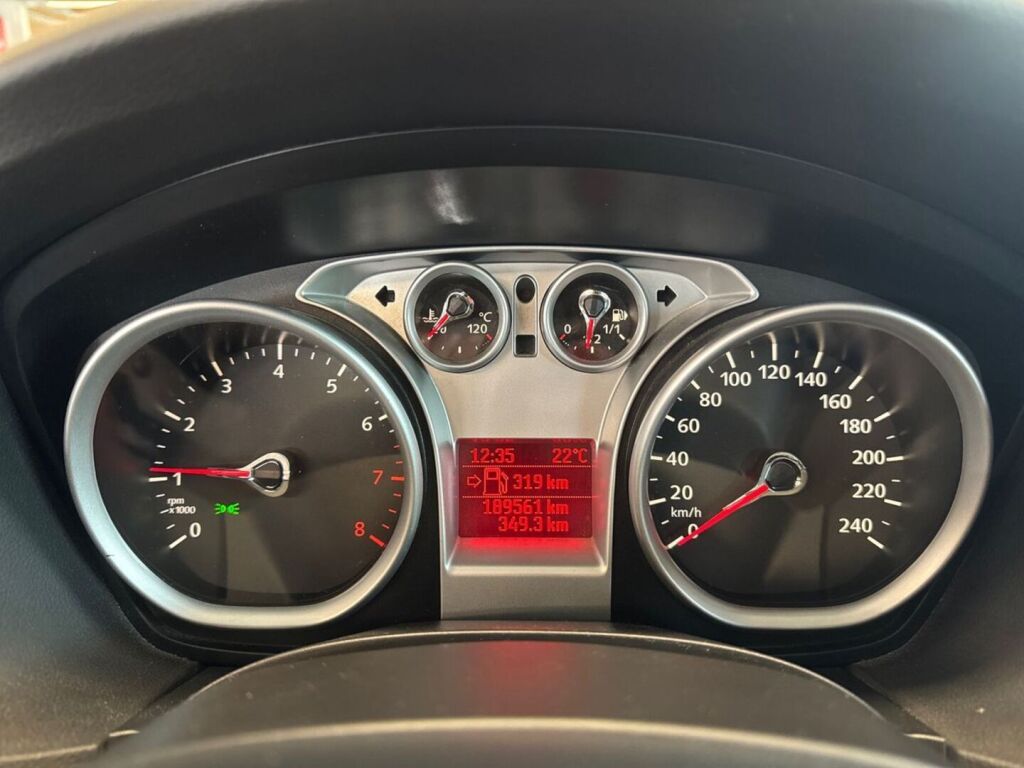 Ford Focus 2010 Harmaa