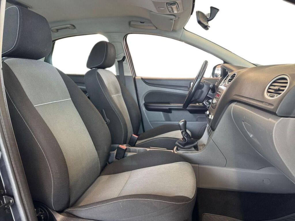 Ford Focus 2010 Harmaa