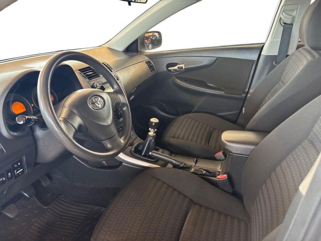 Toyota Corolla 2010 Hopea