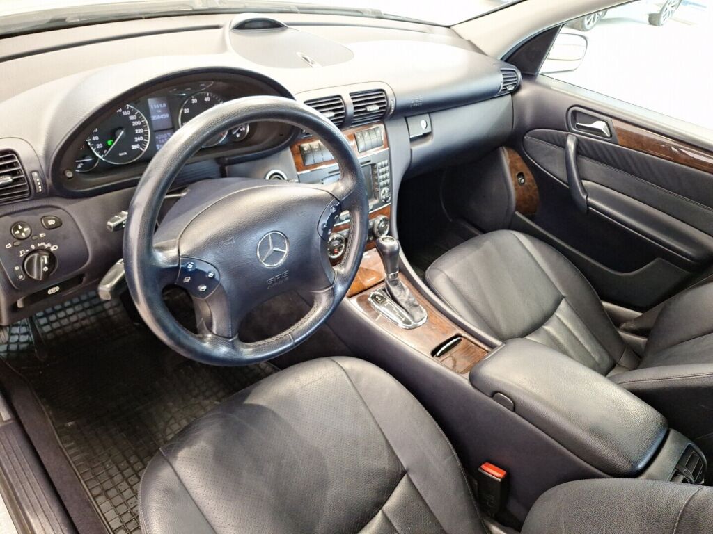 Mercedes-Benz C 2005 Harmaa